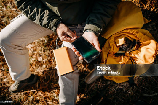 Powerbank solaire (mythes vs réalités) : panneaux pliables, rendement, outdoor & sécurité — LymobileShop 2025