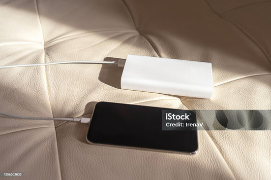 Powerbanks & productivité nomade (iPad/laptop + écran portable) : 65–100 W, hubs, schémas anti-yoyo — LymobileShop 2025