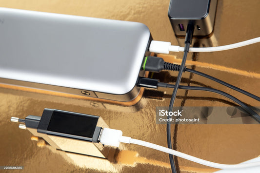 Powerbanks & consoles portables (Nintendo Switch, ROG Ally, Steam Deck) : 65–100 W, docks, écrans & charge « en jeu » — LymobileShop 2025
